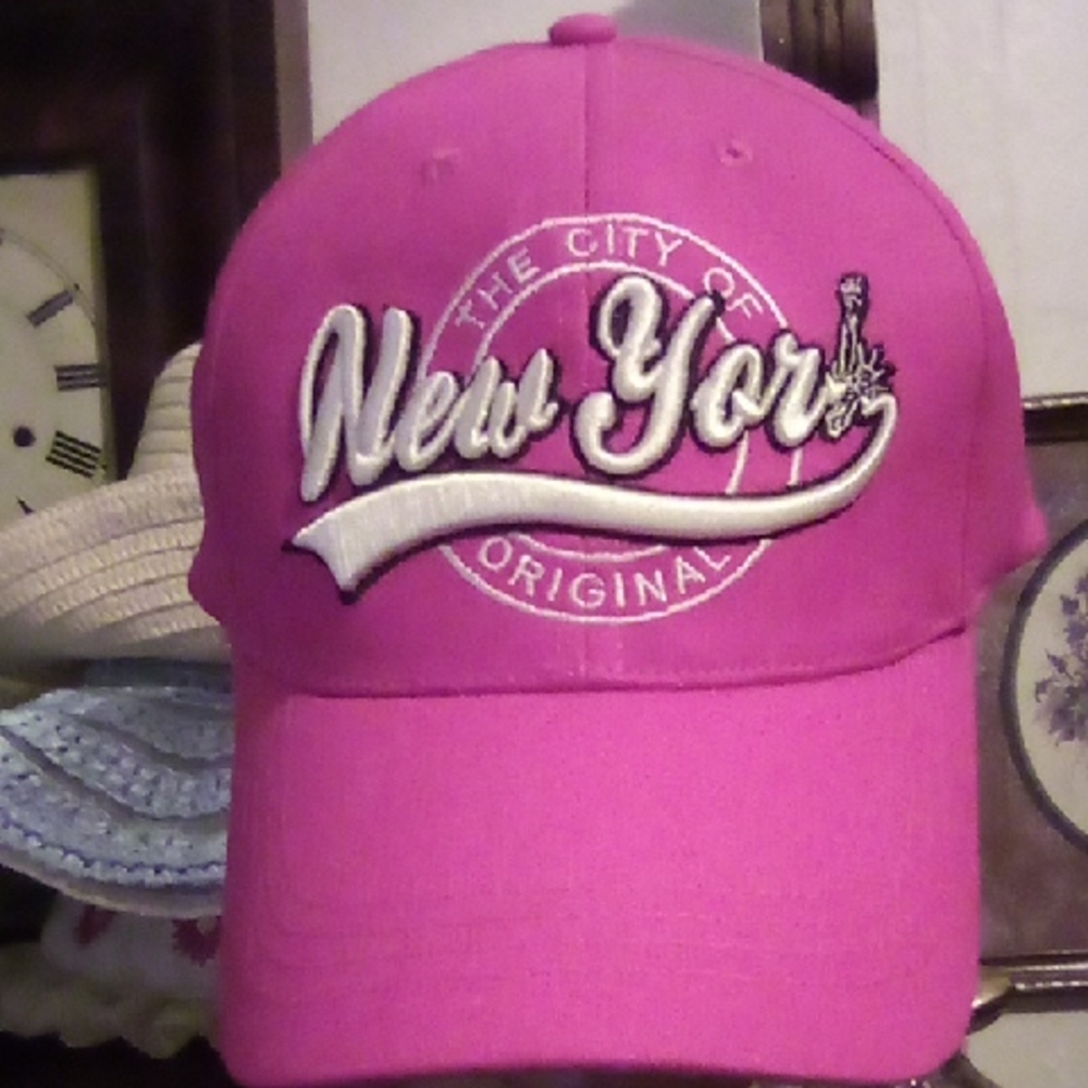 Robin Ruth New York Cap In Excellent Mint Condition. One Size Fits Most.